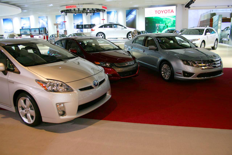 Illustration for article titled First Photo Of 2010 Toyota Prius, 2010 Honda Insight Together